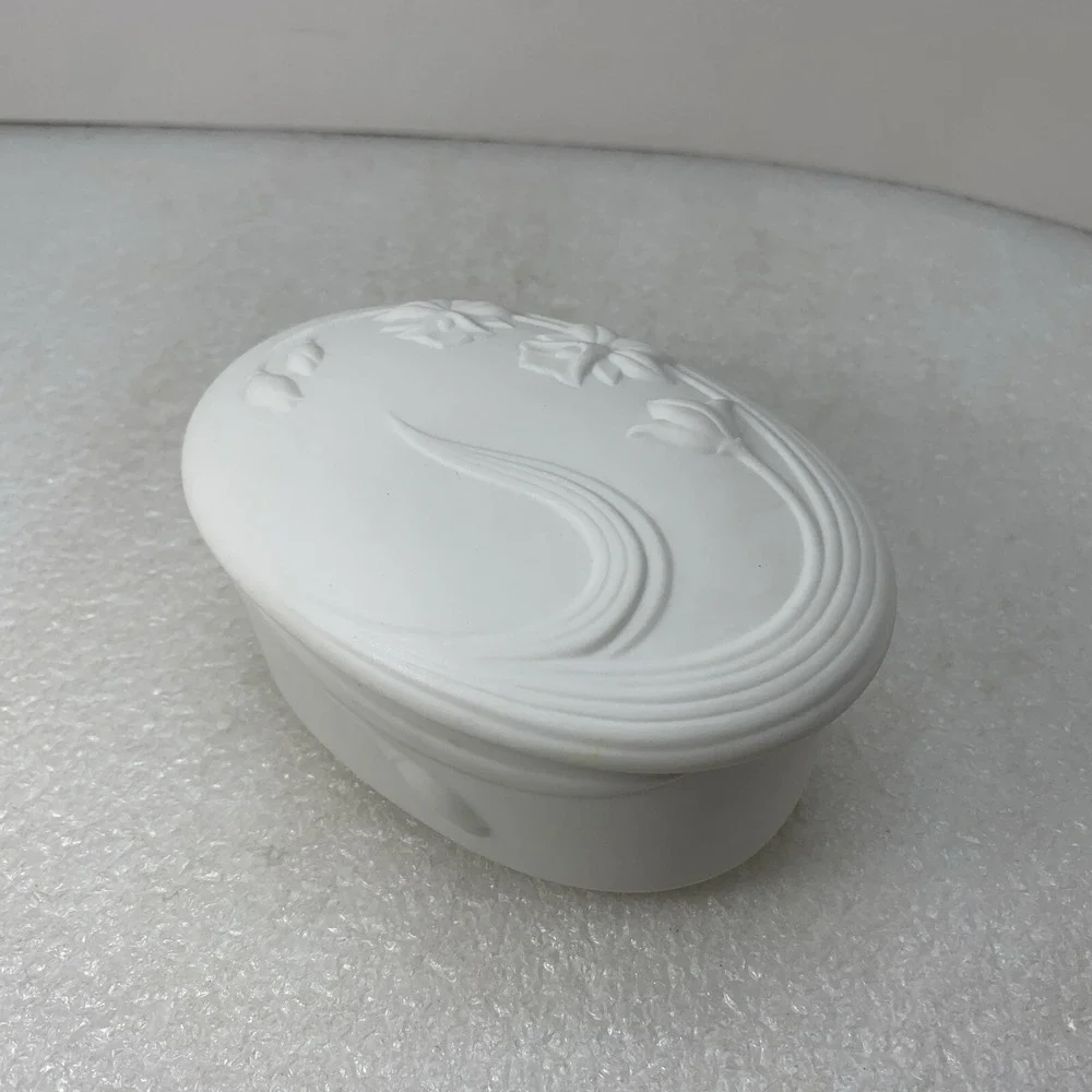 Vintage Gorham Fine‎ China Oval Leaf Floral Trinket Box White Porcelain Relieved